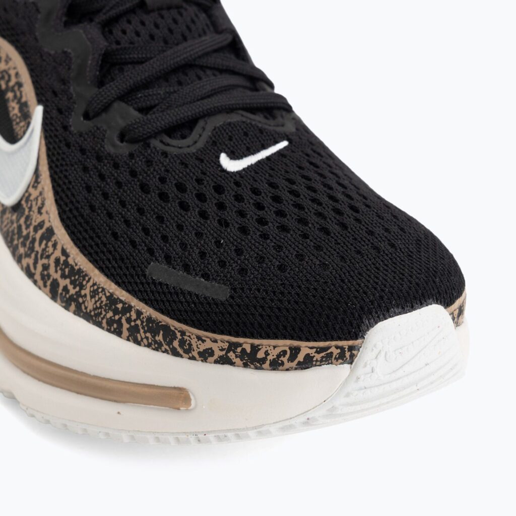 Женские кроссовки для бега Nike Winflo 12 black/british khaki/fusion red/sail