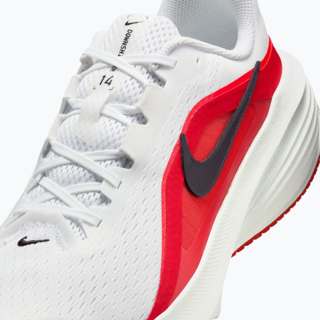 Кроссовки для бега Nike Downshifter 14 white/summit white/bright crimson/black