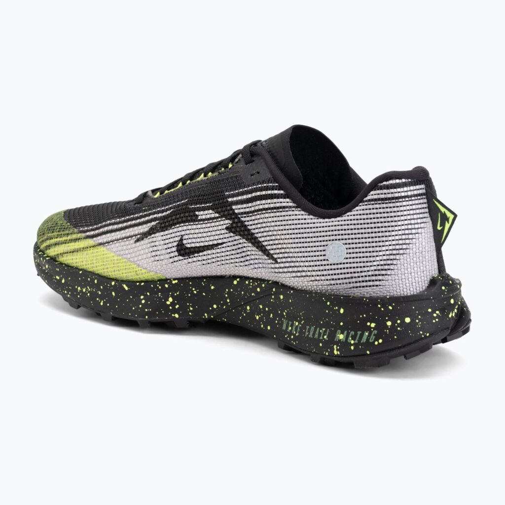 Кроссовки для бега Nike Kiger 10 black/volt ice/tattoo/phantom