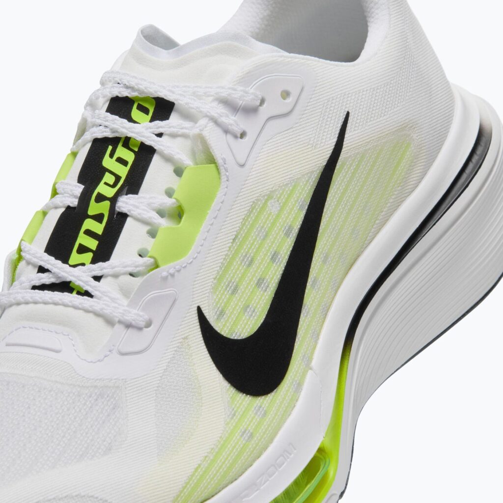 Кроссовки для бегаNike Pegasus Plus 2 white/lemon venom/black