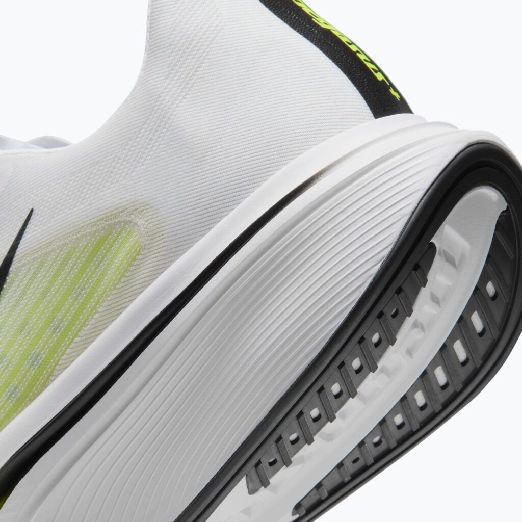 Кроссовки для бегаNike Pegasus Plus 2 white/lemon venom/black