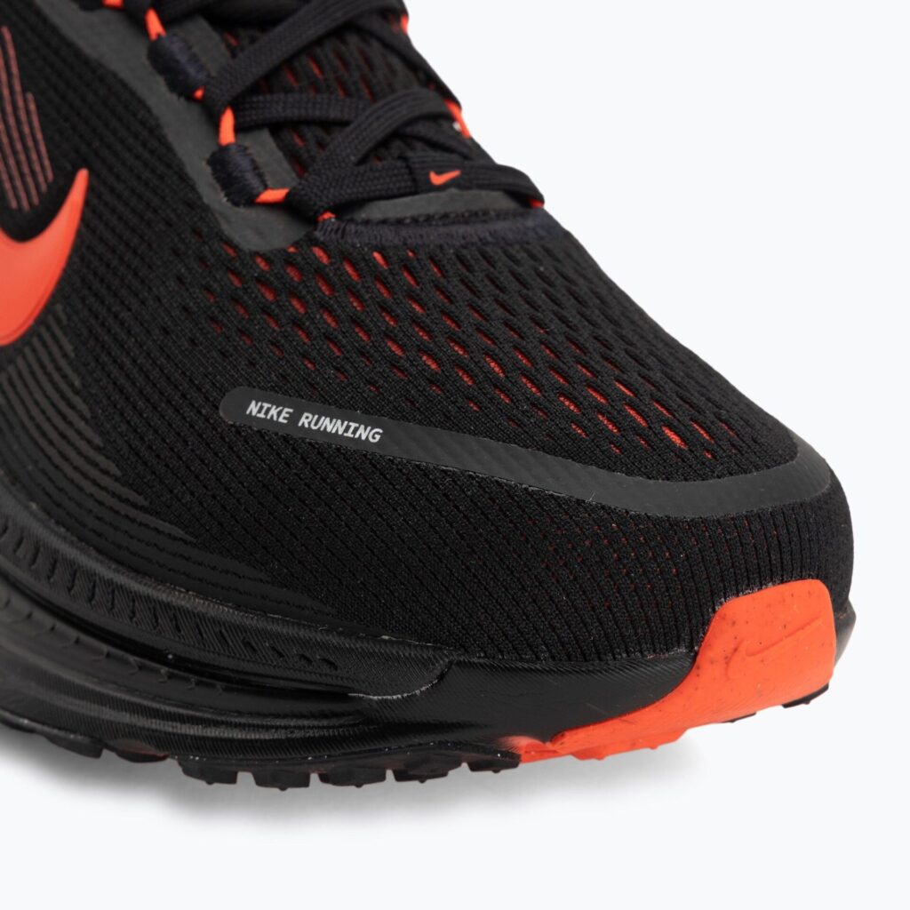 Кроссовки для бега Nike Vomero 18 black/university red/bright crimson