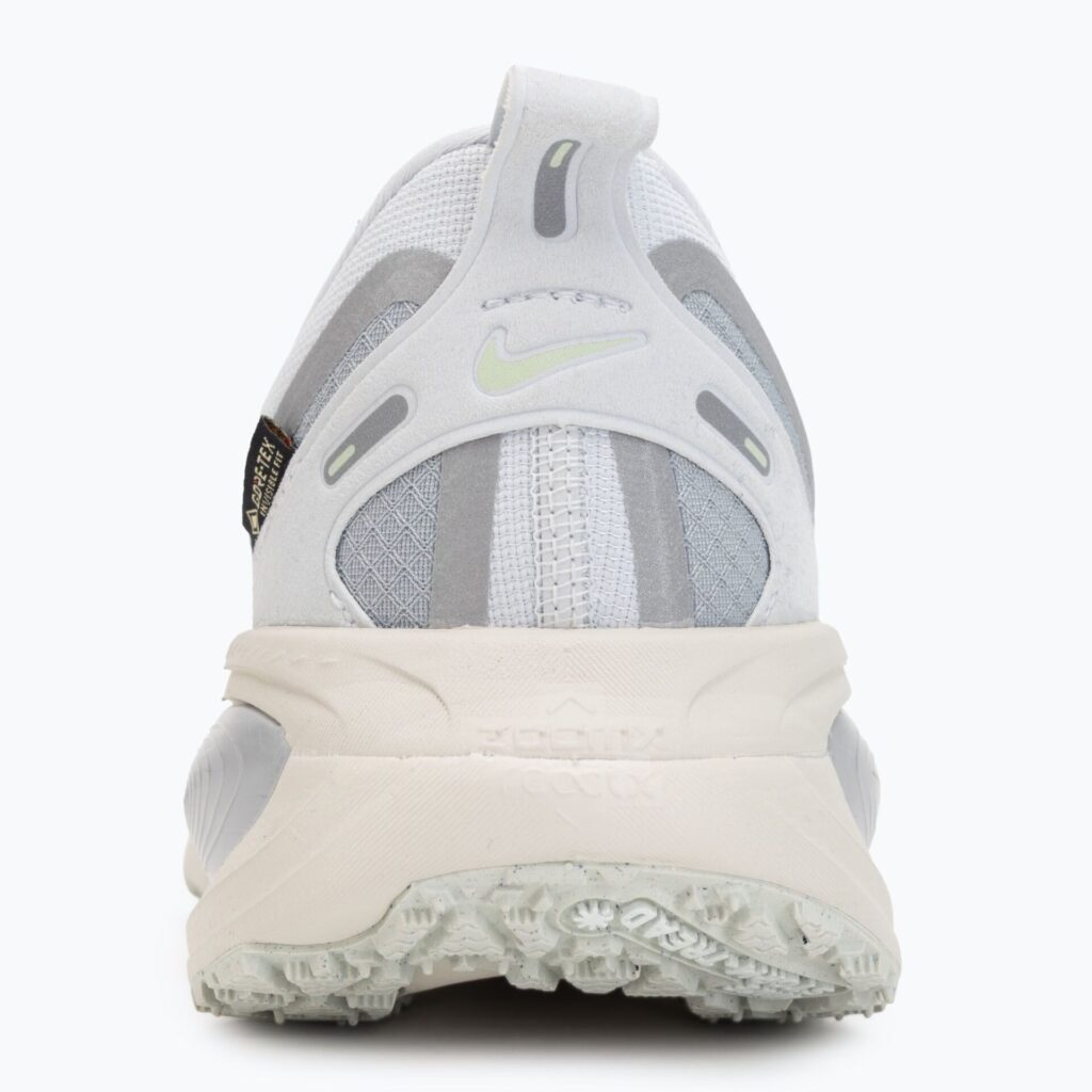 Кроссовки для бега Nike Vomero 18 GORE-TEX pure platinum/metallic silver