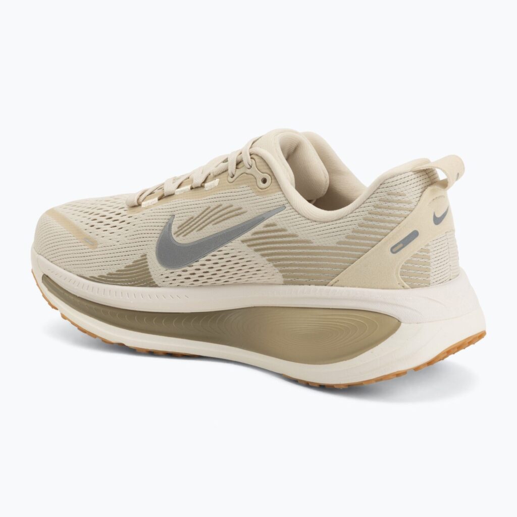 Кроссовки для бега Nike Vomero 18 light khaki/desert khaki/metallic silver