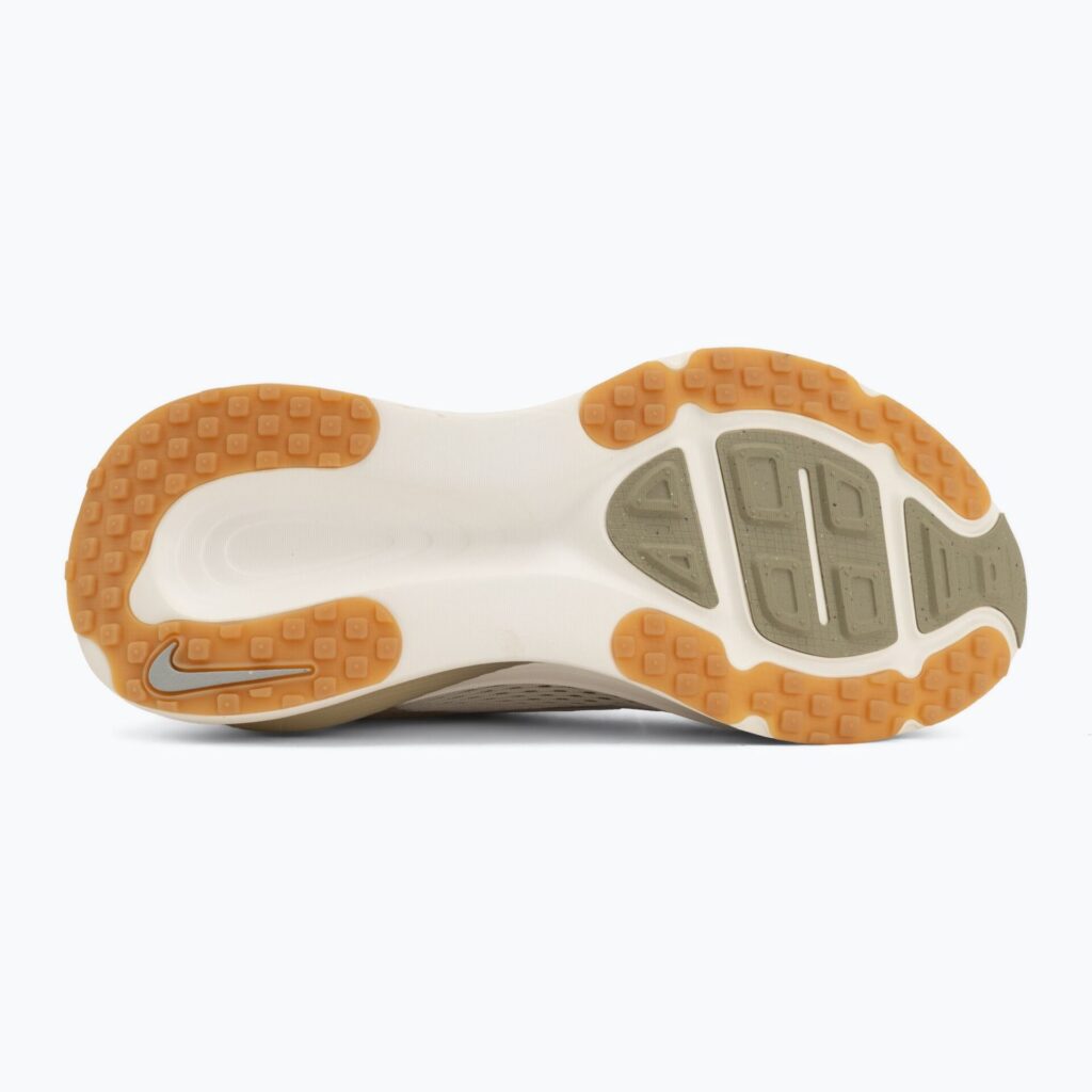 Кроссовки для бега Nike Vomero 18 light khaki/desert khaki/metallic silver