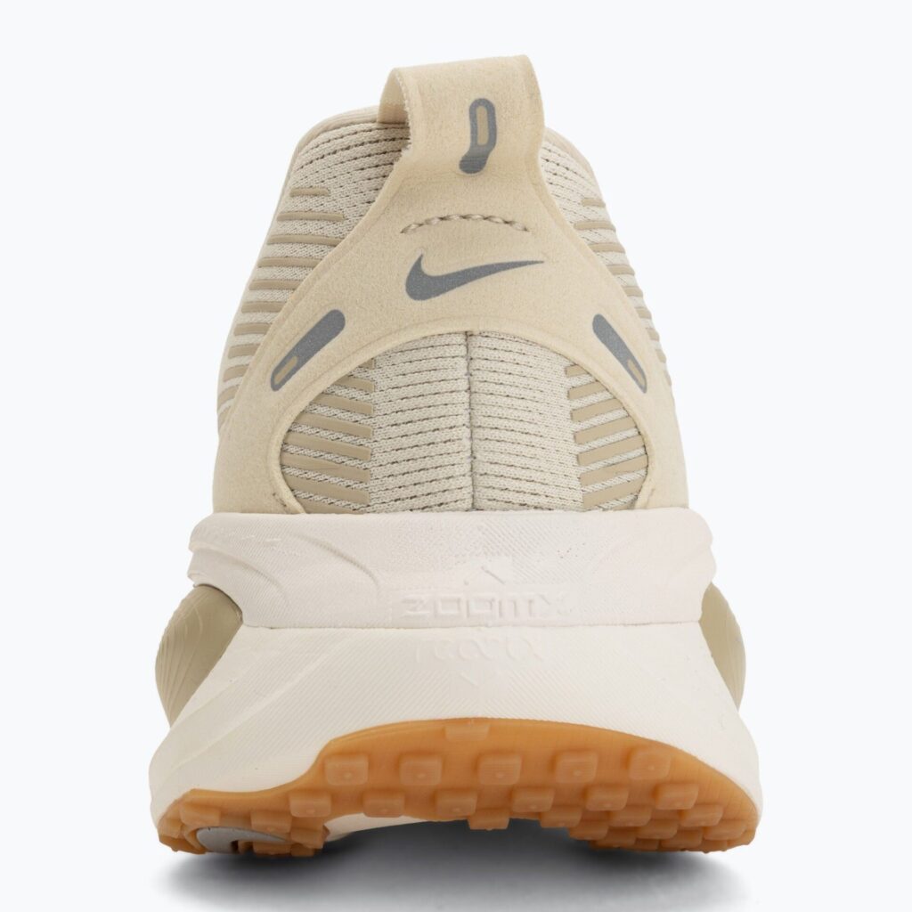 Кроссовки для бега Nike Vomero 18 light khaki/desert khaki/metallic silver