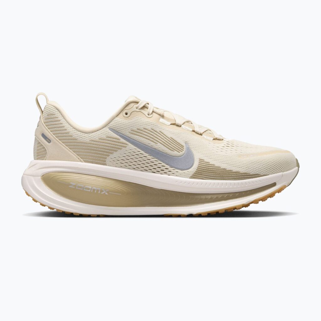 Кроссовки для бега Nike Vomero 18 light khaki/desert khaki/metallic silver
