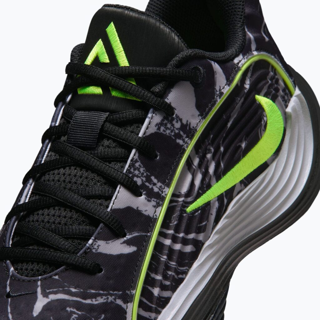 Баскетбольные кроссовки Nike Giannis Immortality 5 black/light smoke grey/volt