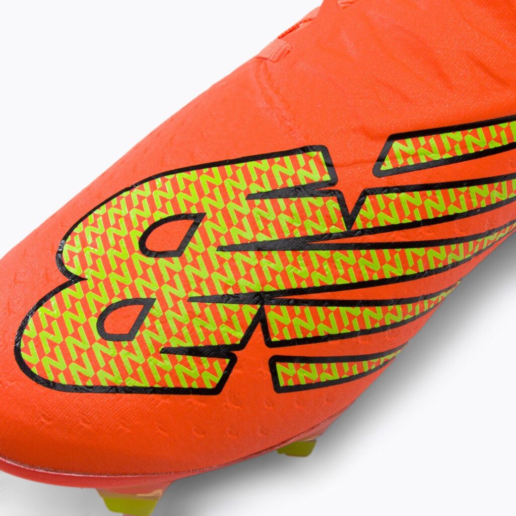 Футбольные бутсы New Balance Furon v7 Pro FG neon dragonfly