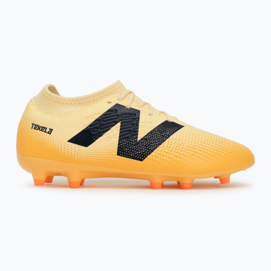 Футбольные бутсы New Balance Tekela Magique V4+ FG beige