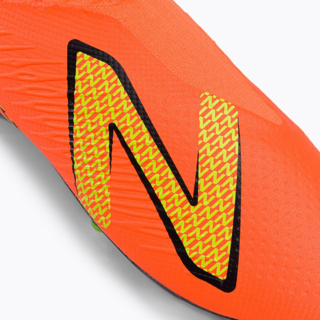 Футбольные бутсы New Balance Tekela Pro V4+ SG neon dragonfly
