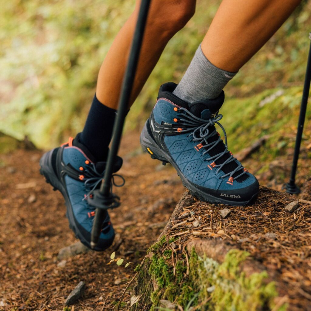 Кроссовки Женские ботинкиSalewa Alp 2 Mid GTX java blue/fluo coral