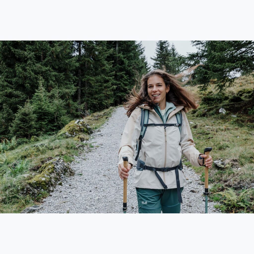 Женская непромокаемая курткаJack Wolfskin Wildbound 2L oyster