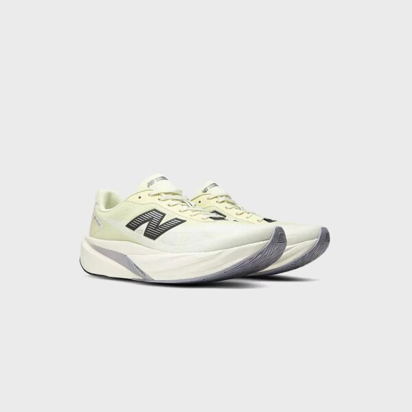 Кроссовки New Balance FuelCell Rebel v5 - Pistachio Butter / Digital Mist