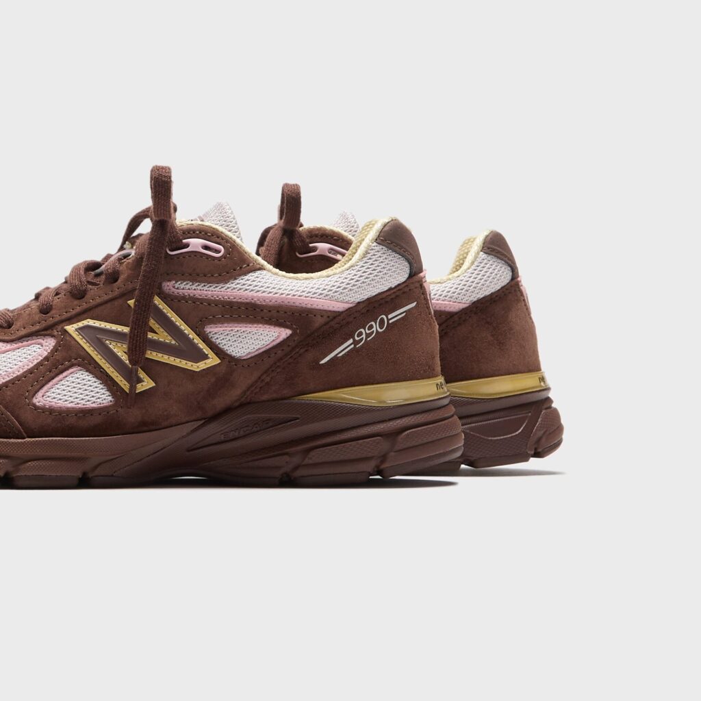 Кроссовки New Balance Made in USA 990v4 - Pumpernickel / Pink Chalk / Alabaster