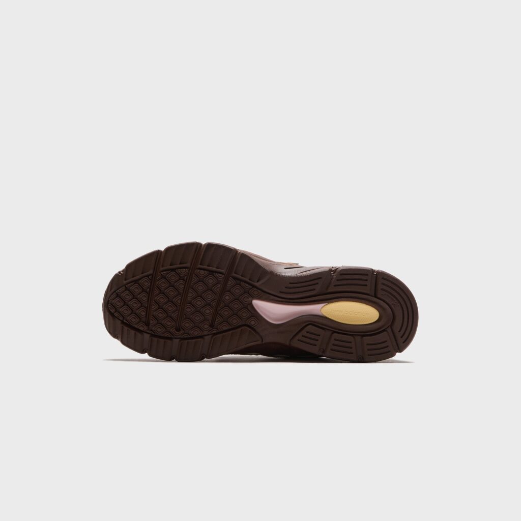 Кроссовки New Balance Made in USA 990v4 - Pumpernickel / Pink Chalk / Alabaster