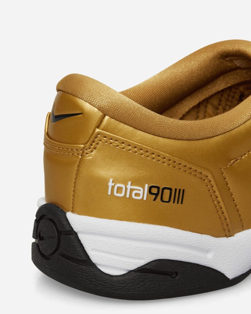 Nike Кроссовки Women's Total 90 Metallic Gold / Black